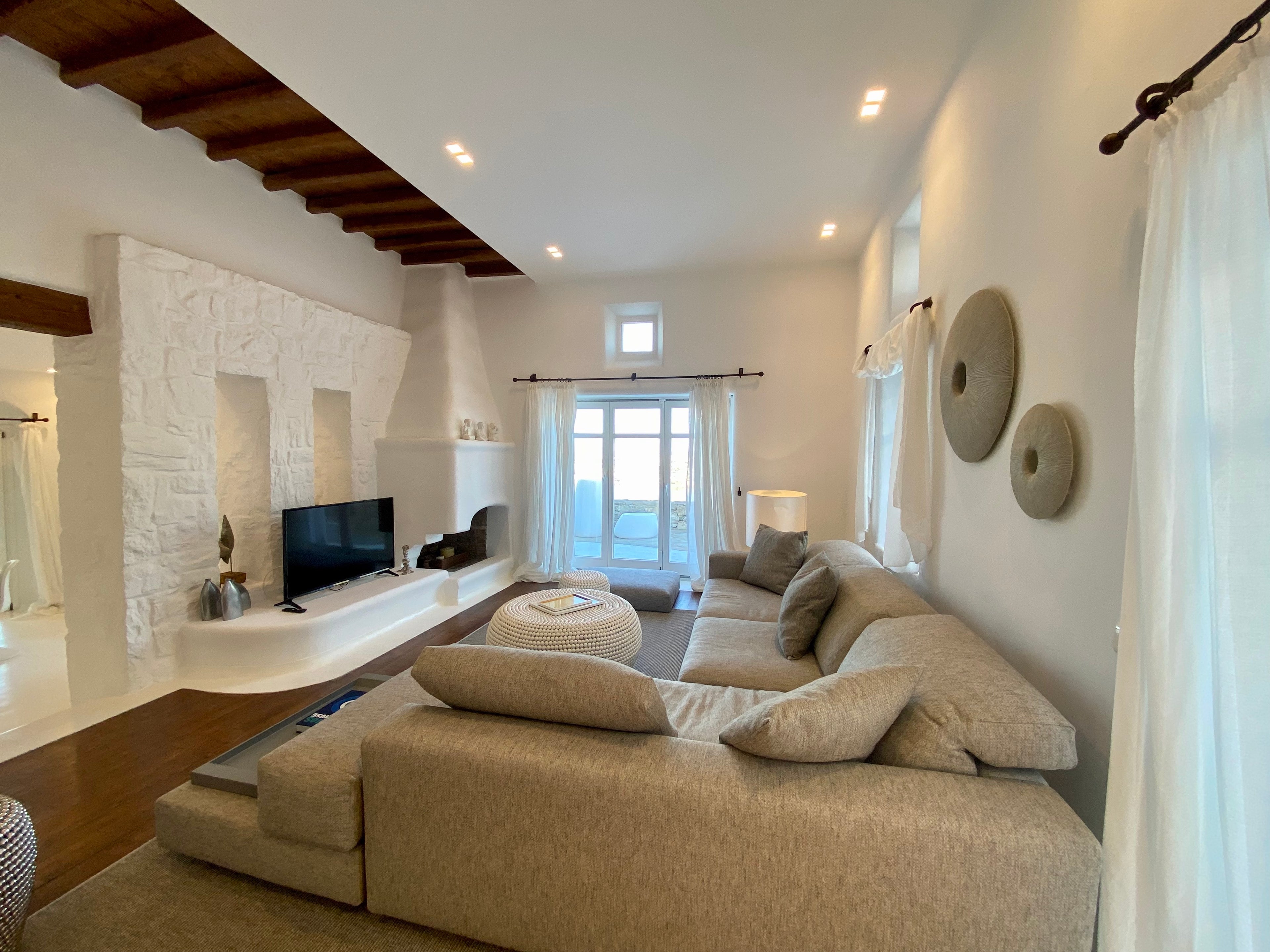 Alura Villa