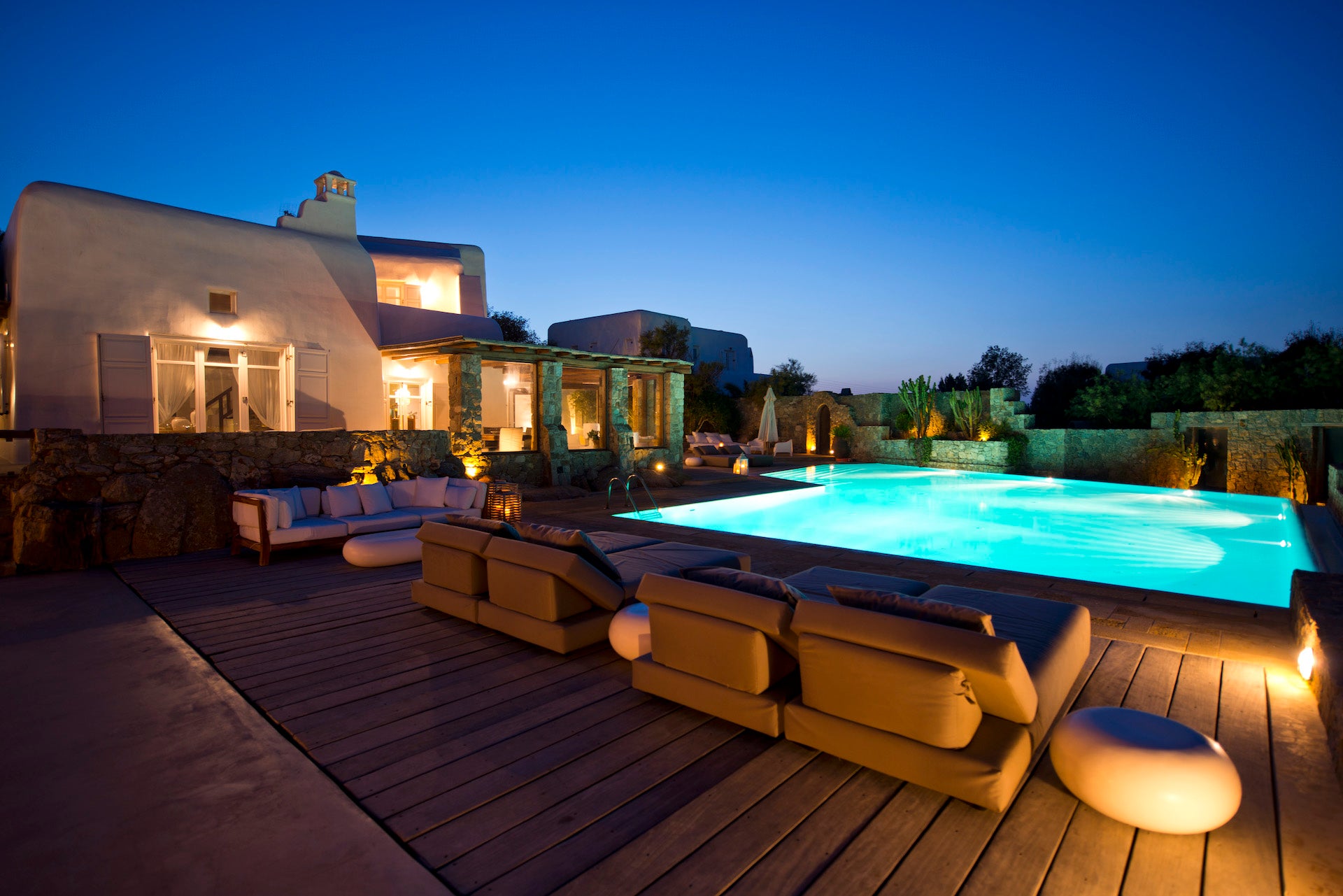 Alura Villa