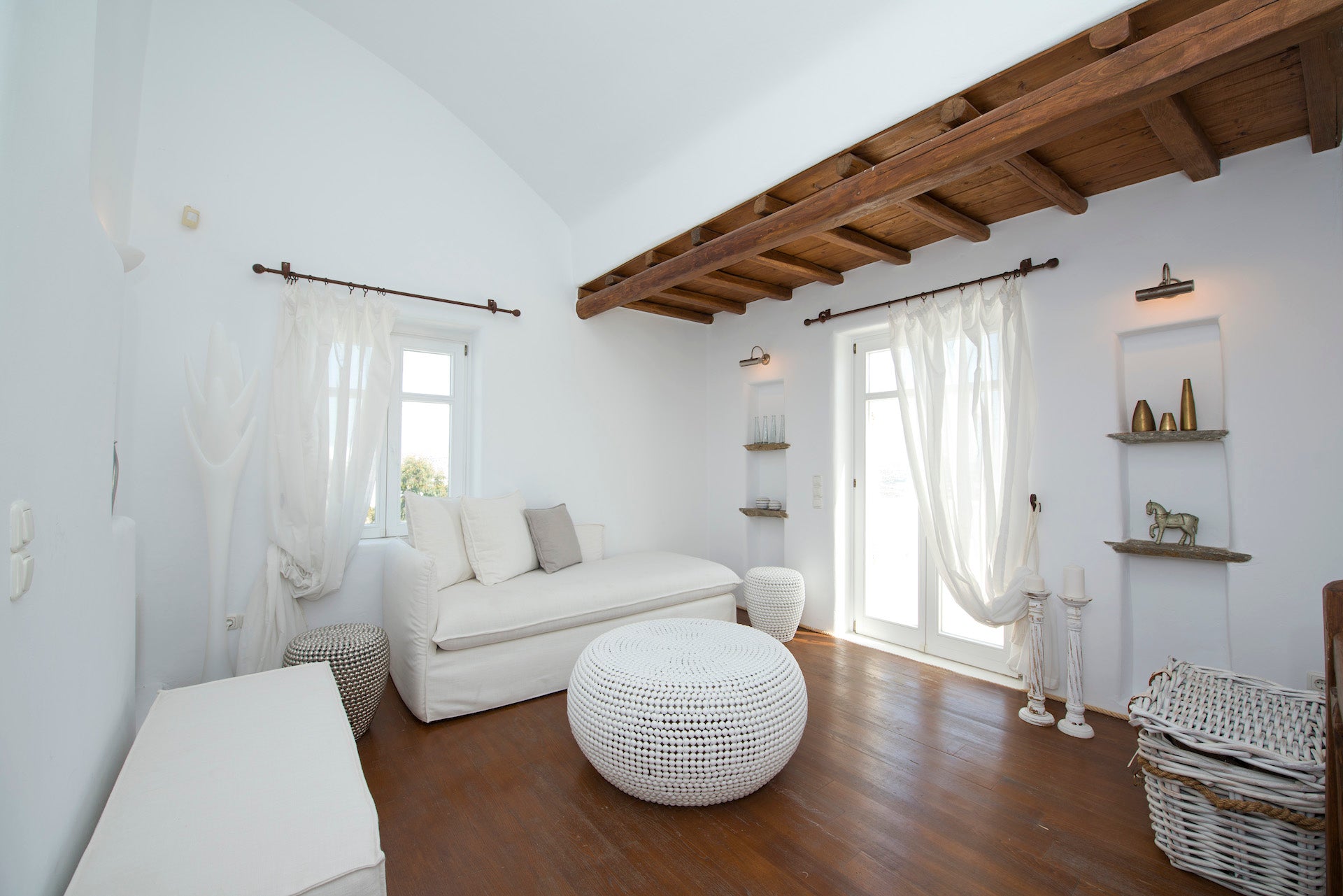 Alura Villa